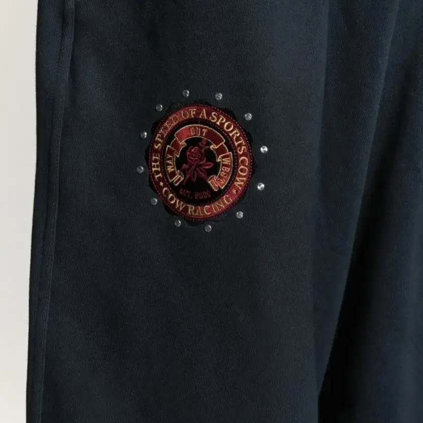 ROSE EMBLEM SWEATPANTS [MIDNIGHT]