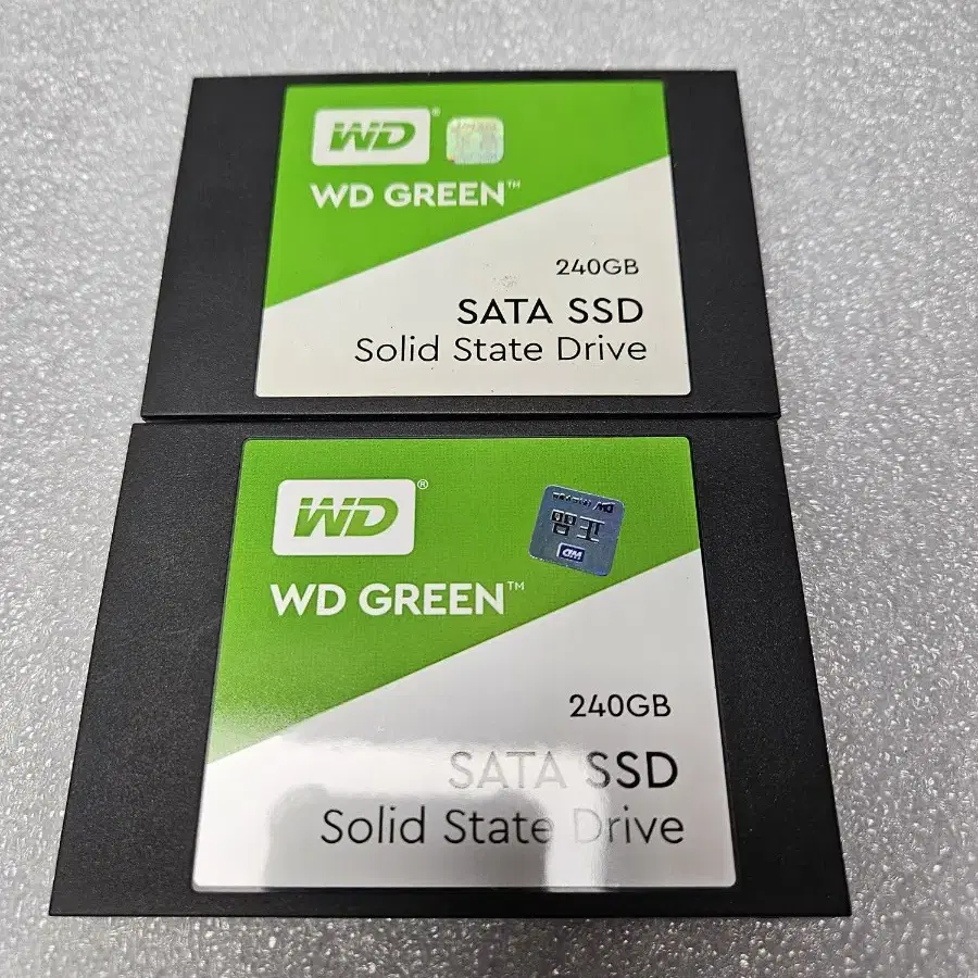 WD SSD 하드 240기가 2개 입니다