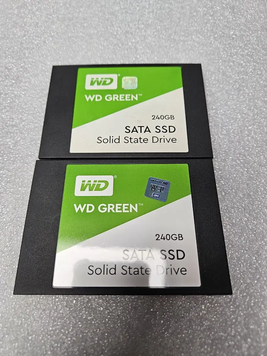 WD SSD 하드 240기가 2개 입니다