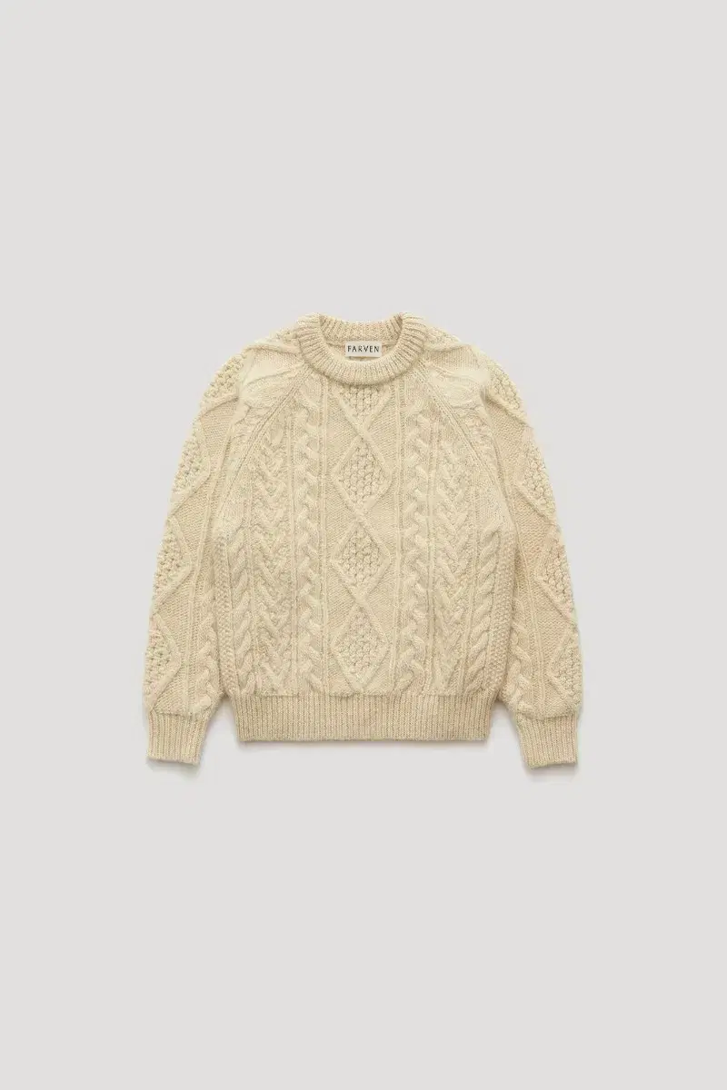 파르벵 CAROL WOOL CABLE KNIT  IVORY 판매합니다.