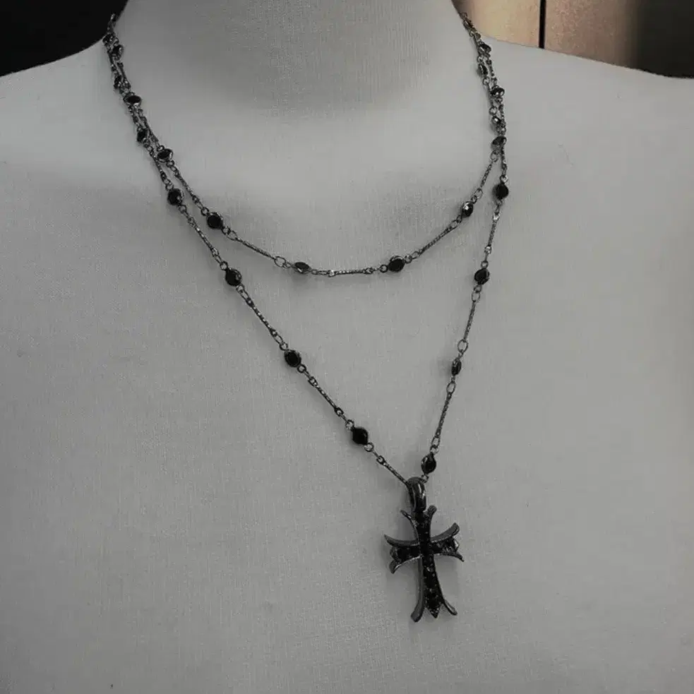 에이블리 어반유니크 black cross layered necklace