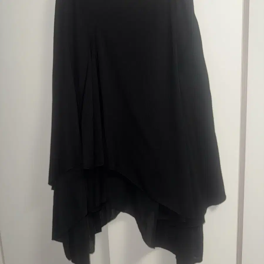 미세키서울 Unbalanced layered skirt BLACK