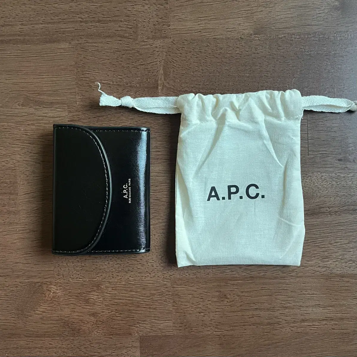 A.P.C. 아페쎄 제니브 지갑 Crinkled Leather