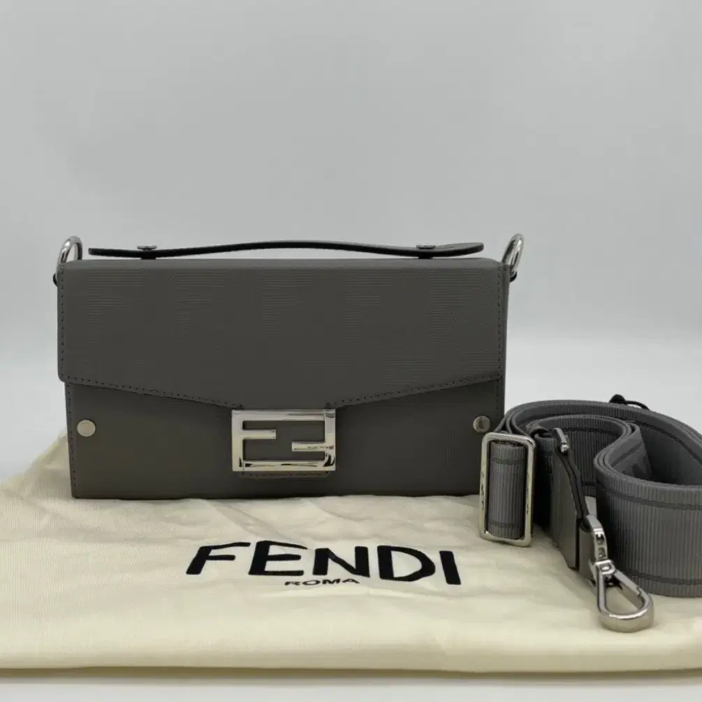 FENDI 펜디 바게트 트렁크 숄더백 / 7VA565