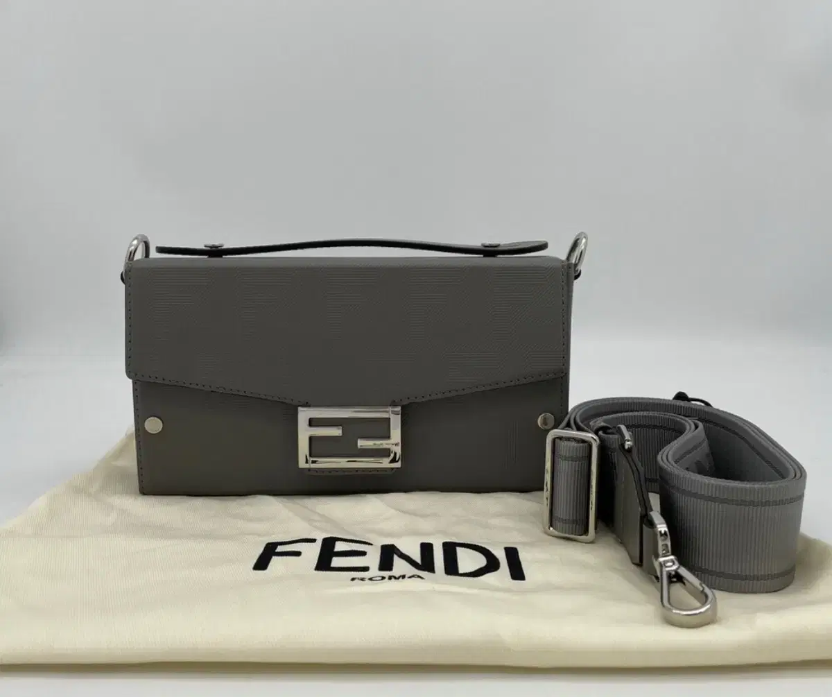 FENDI 펜디 바게트 트렁크 숄더백 / 7VA565