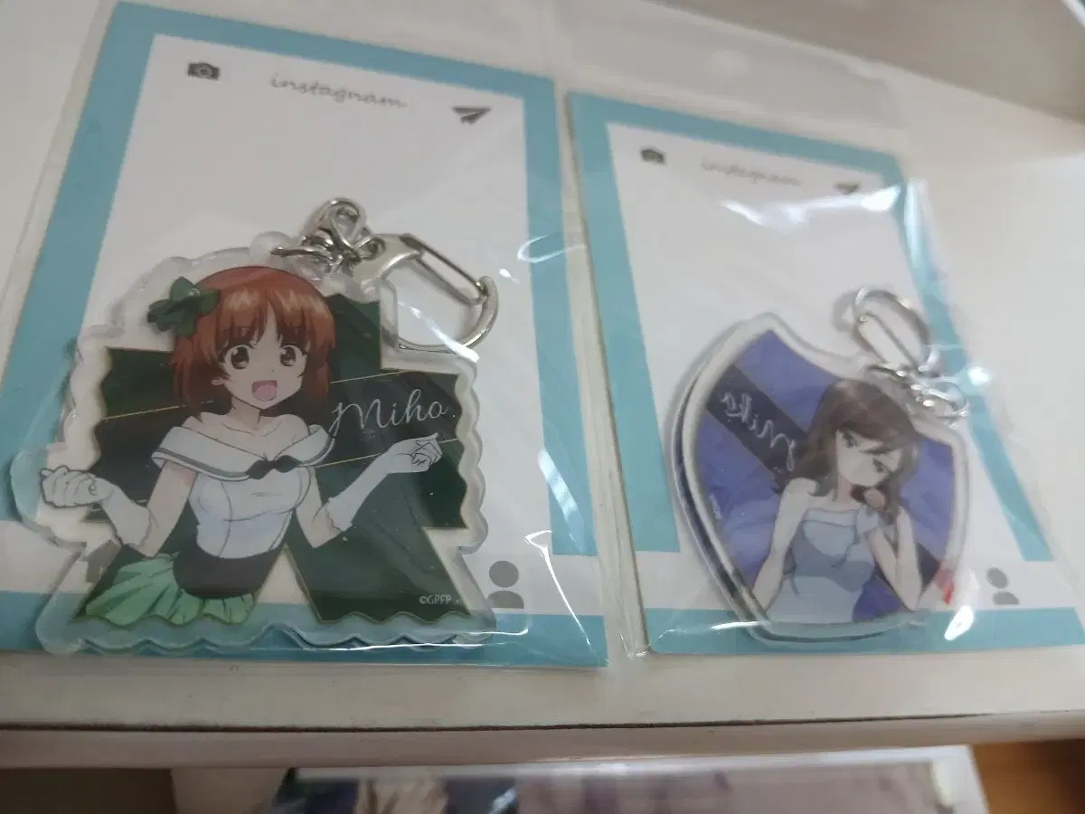 2 types in bulk) Girls' and Fanchers' dress version acrylic keyring Miho + Mika in bulk