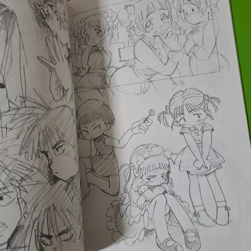 Kungfu Piggy One Illustration Collection - Temporary Price Drop  #쿵푸피기원,#원화집,#미소녀,#고전미소녀,#고전완구 on Bunjang Global Site., image size:1050x1050