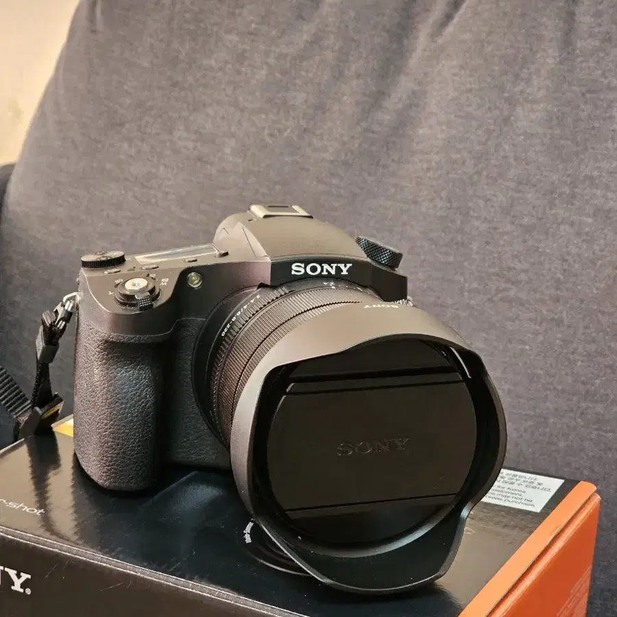 소니 rx10m4 카메라 판매합니다.