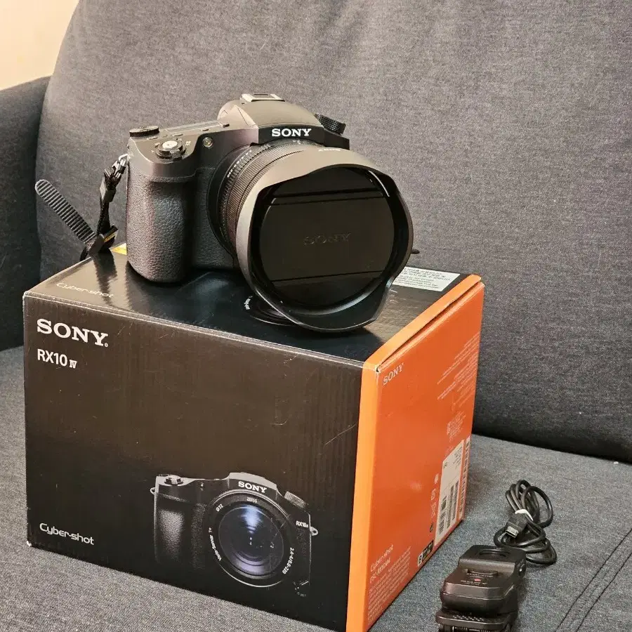 소니 rx10m4 카메라 판매합니다.