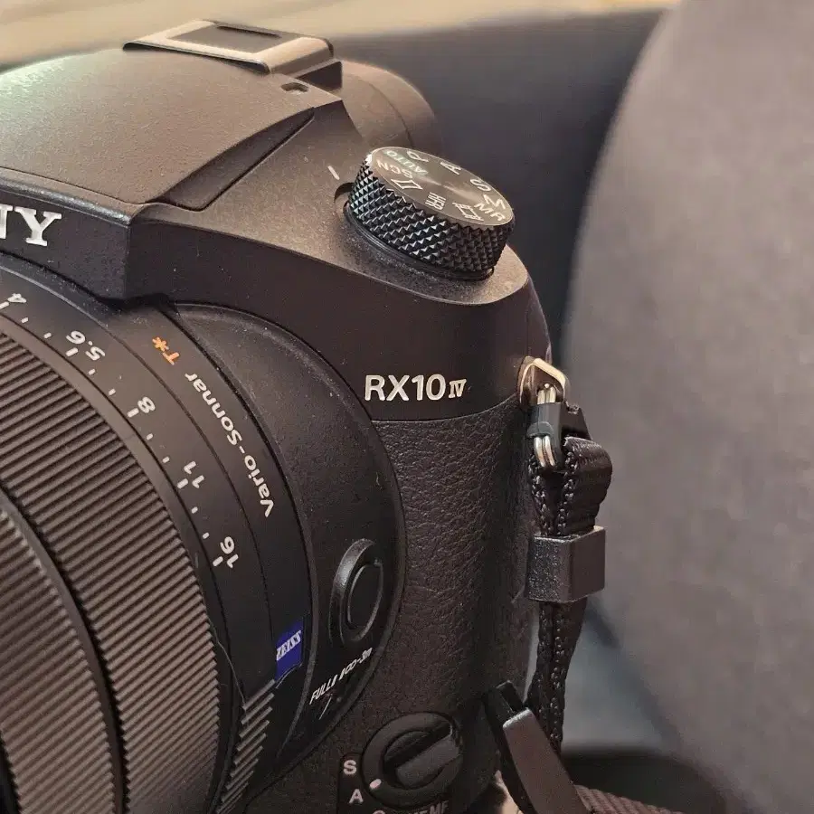 소니 rx10m4 카메라 판매합니다.