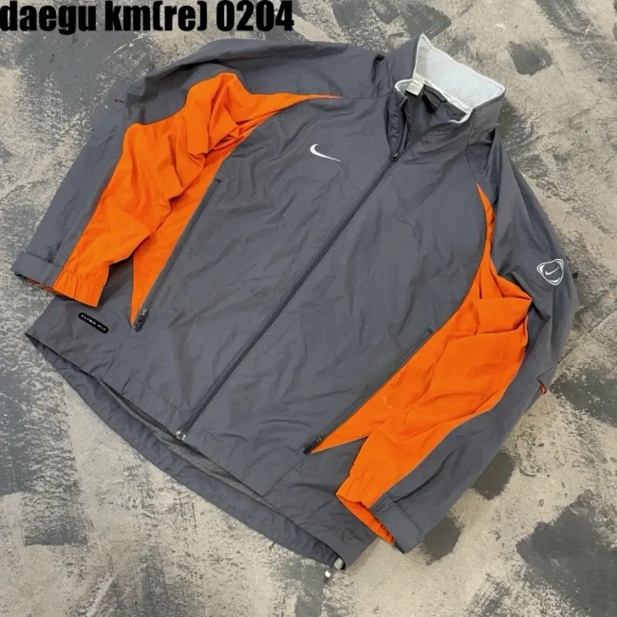 Nike jersey, zip-up, jacket (up to 105) oversized! Check for stains on the back of the arm!