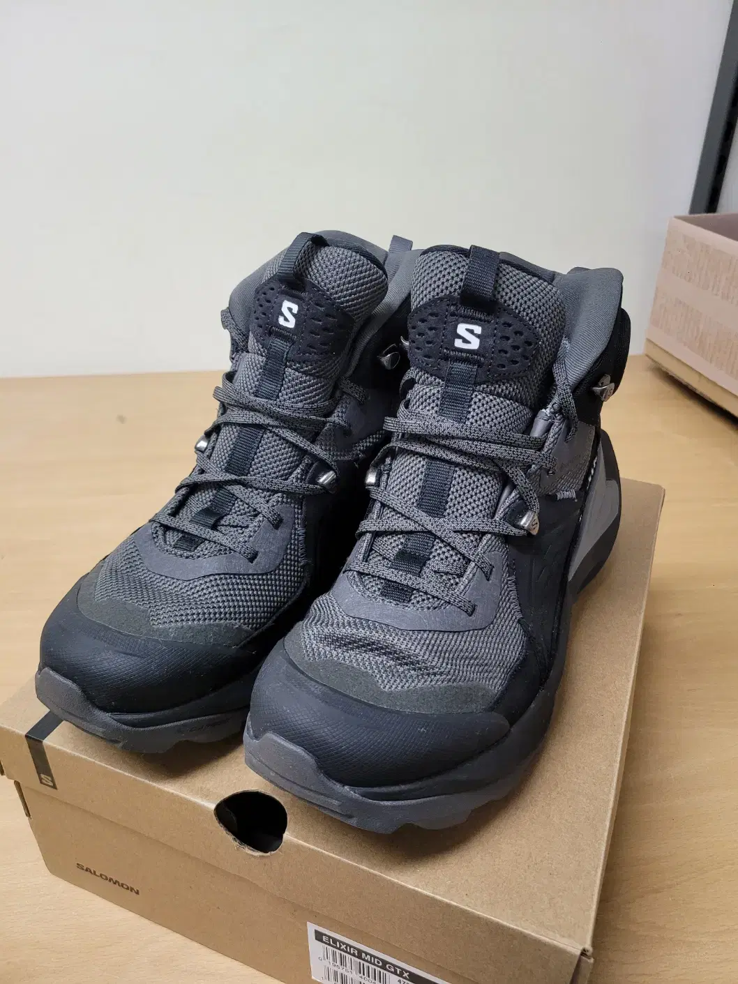 Salomon Elixir Mid GTX Black Magnet Quayot Shade Hiking Boots for Sale.