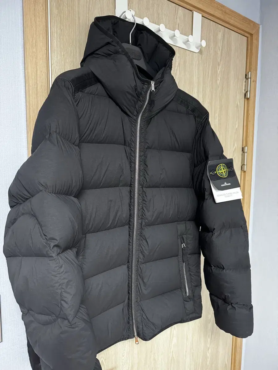 [Genuine] Stone Island 23FW Seamless Tunnel Nylon Down TC (Hooded Padding)