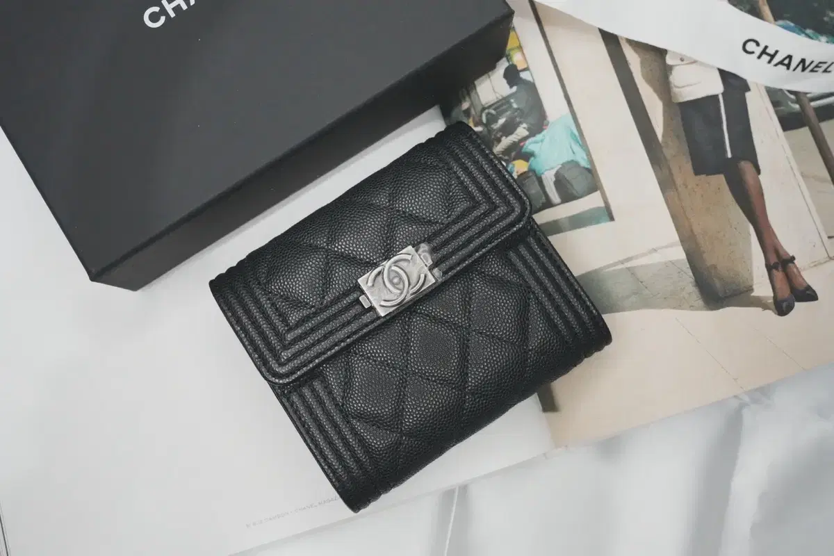 CHANEL 보이 3단 지갑