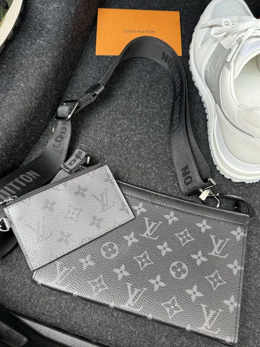 Louis Vuitton Gaston Wearable Willit