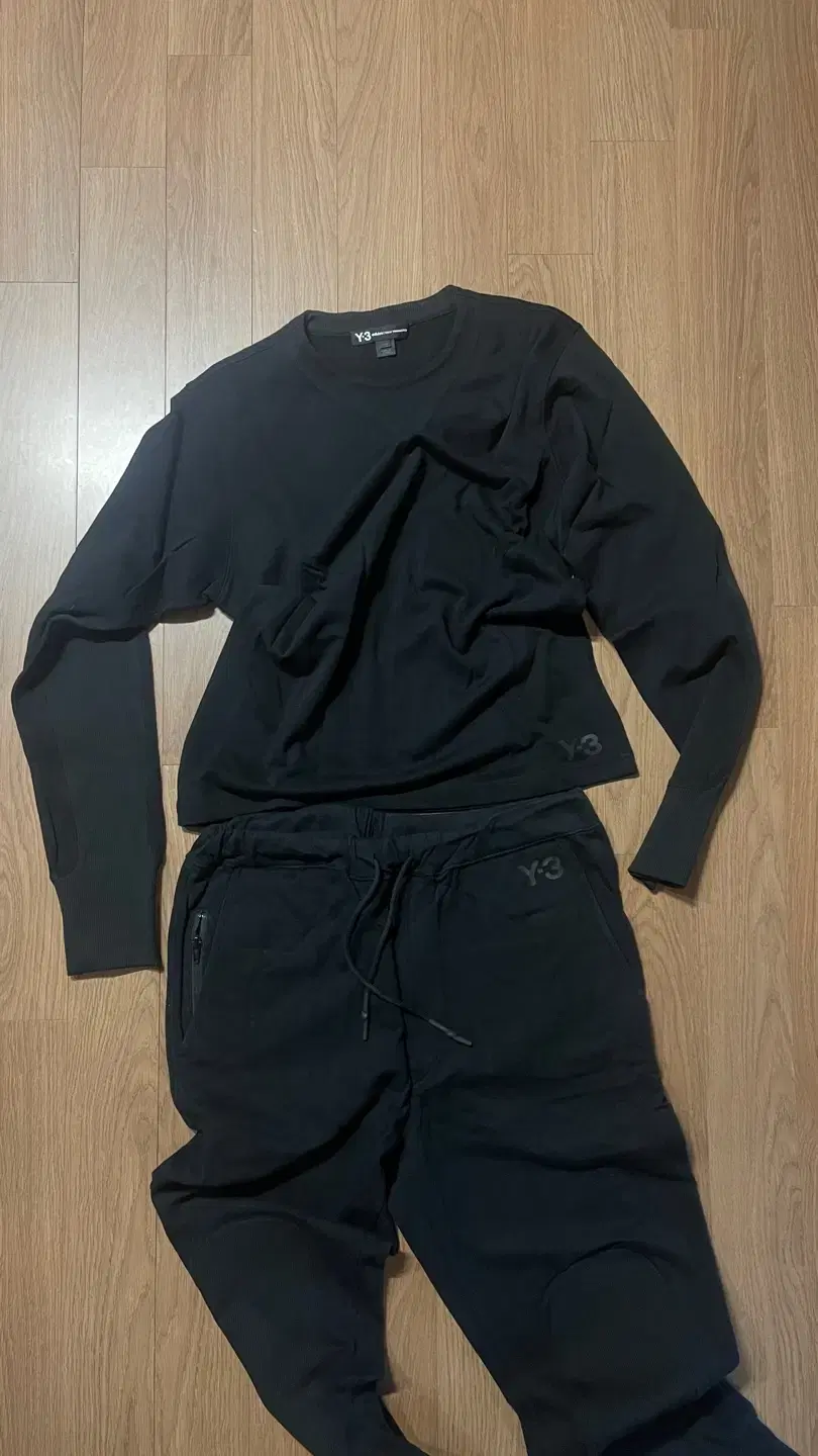 Y-3 상의+하의 셋업 (size M+상태 A+)