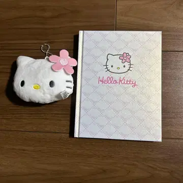 세븐일레븐의 제일복권 헬로키티 봉제 인형 스트랩과 노트 파우치