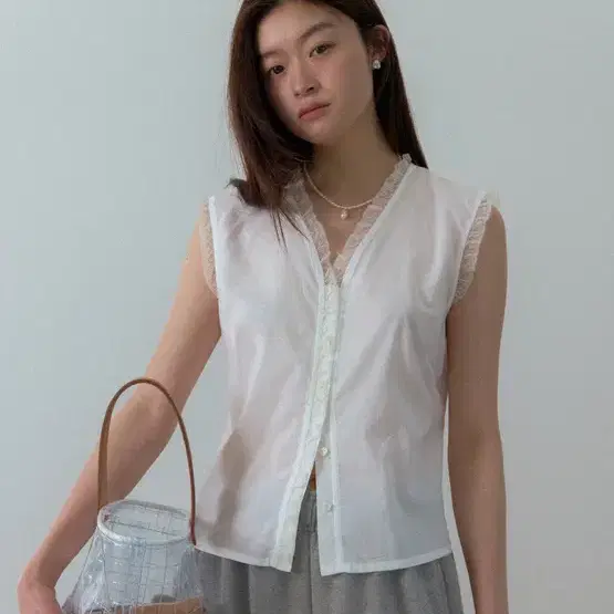 모데스트무드 Aine Blouse