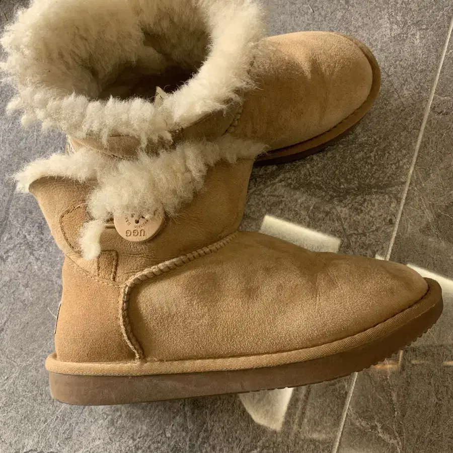 단추 어그부츠 230 ugg