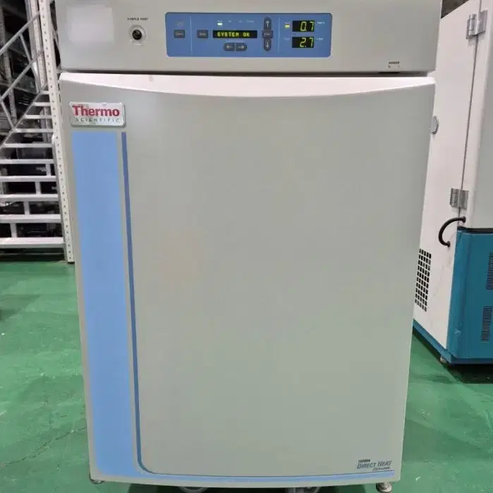 Thermo 311-GP CO2 Incubator 인큐베이터