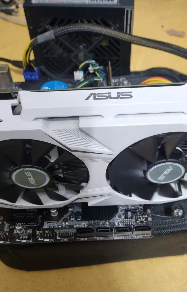 ASUS GTX 1060 3g 그래픽카드 판매합니다.