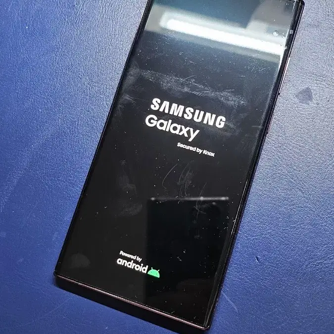 갤럭시 S22 Ultra 512GB 버건디 모델과 갤럭시 워치4 팝니다