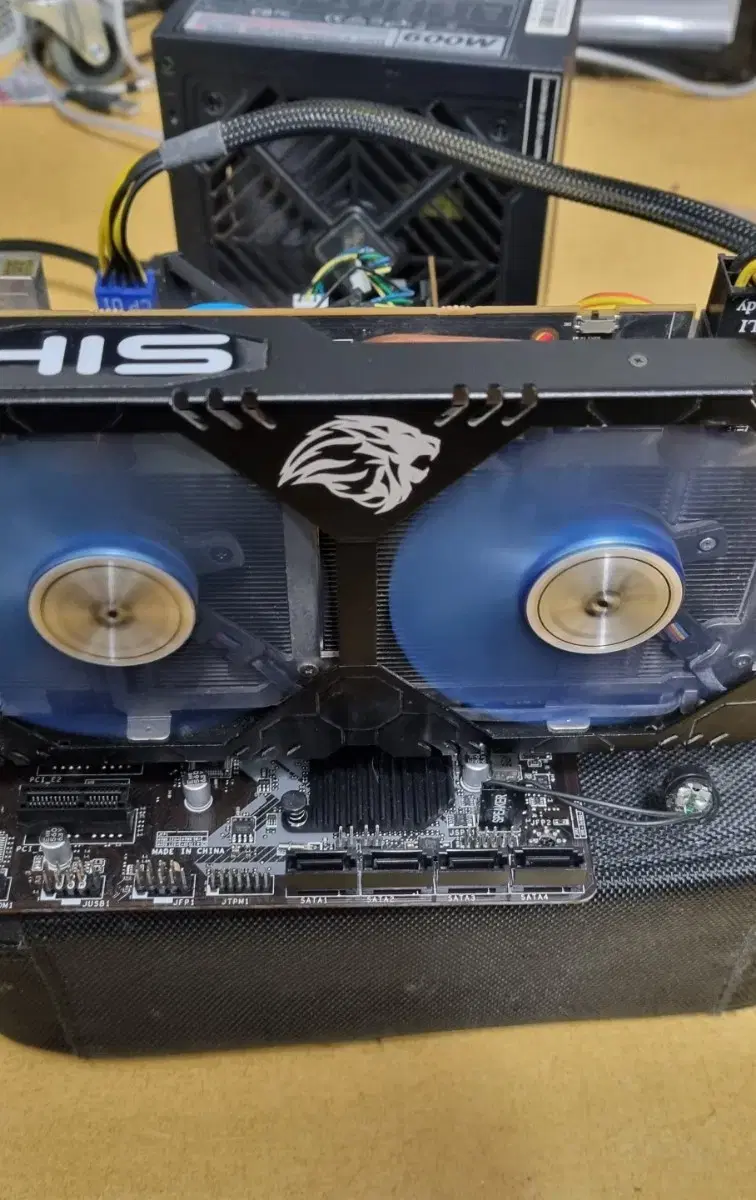 His RX 470 4g 그래픽카드 판매합니다.