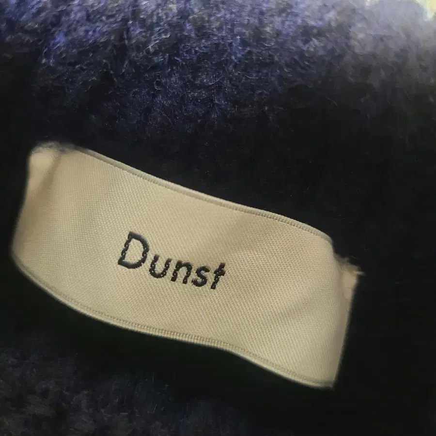 dunst 스웨터 팔아요