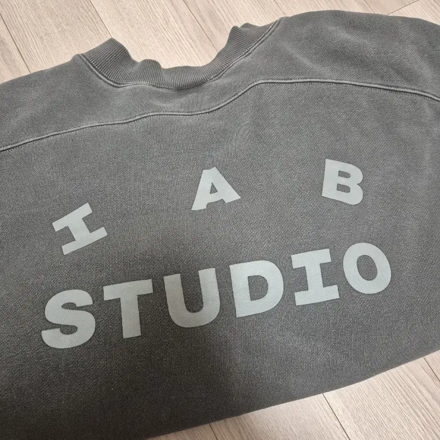 IAB Studio 차콜 크루넥 맨투맨 XL