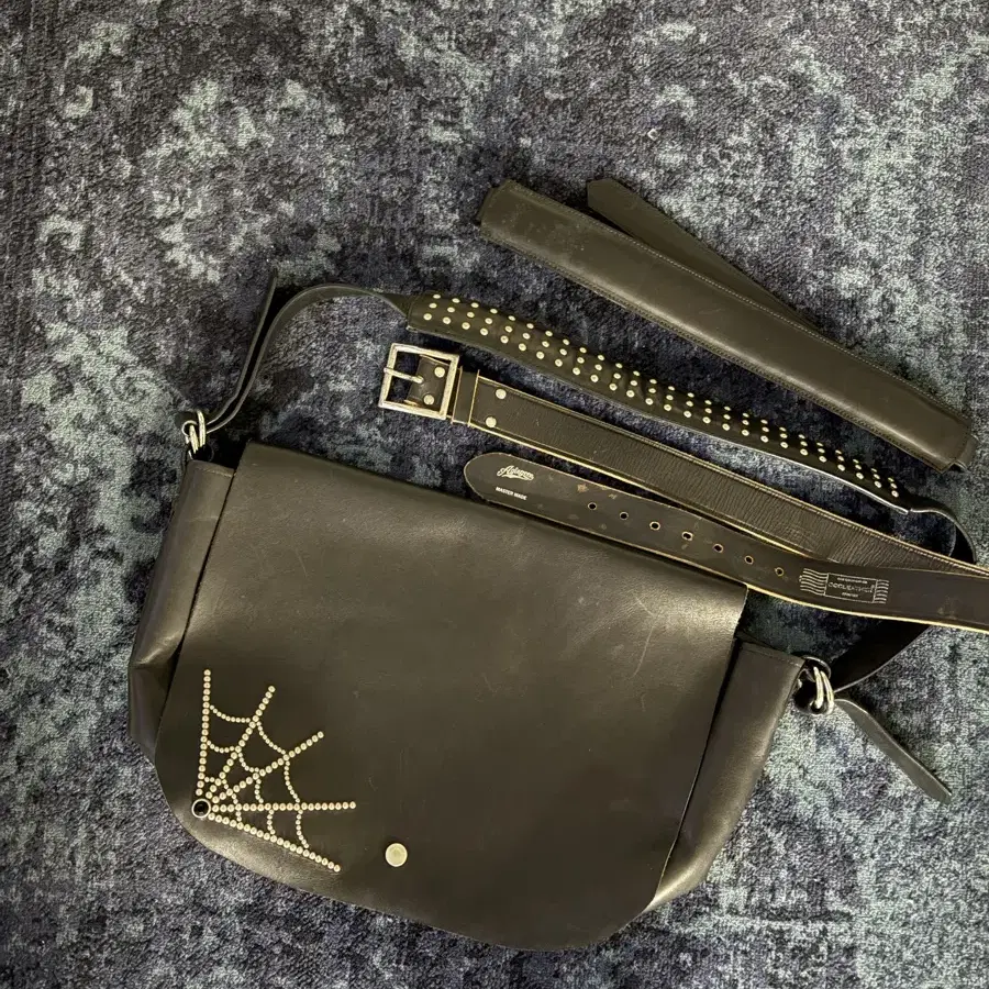 LUIDE 루이드 레더 백 LEATHER MESSENGER BAG