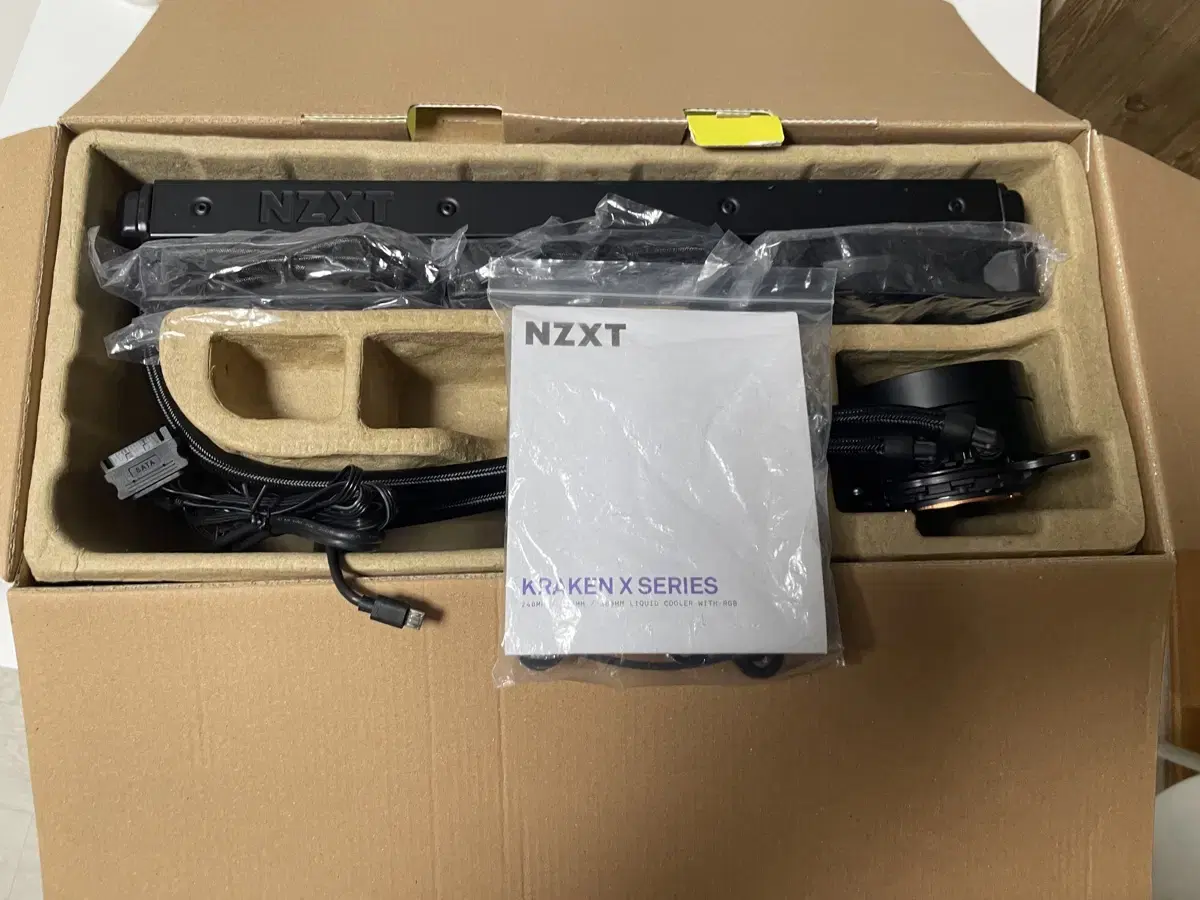 NZXT 크라켄 X73 수냉 쿨러 팝니다.   번들팬 3개 모두 새제품