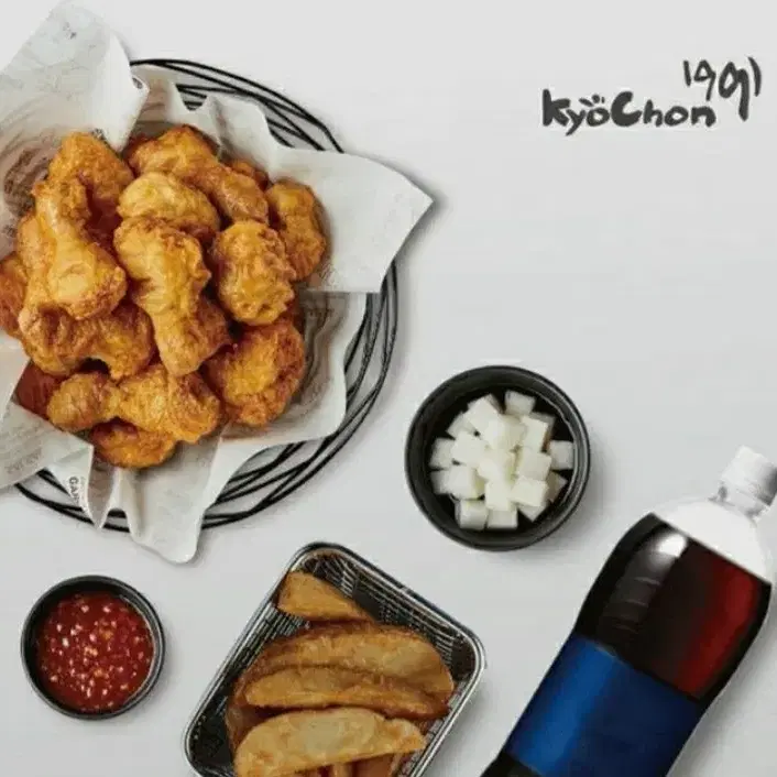 교촌치킨 허니콤보 한마리. 콜라1.25L 웨지감자