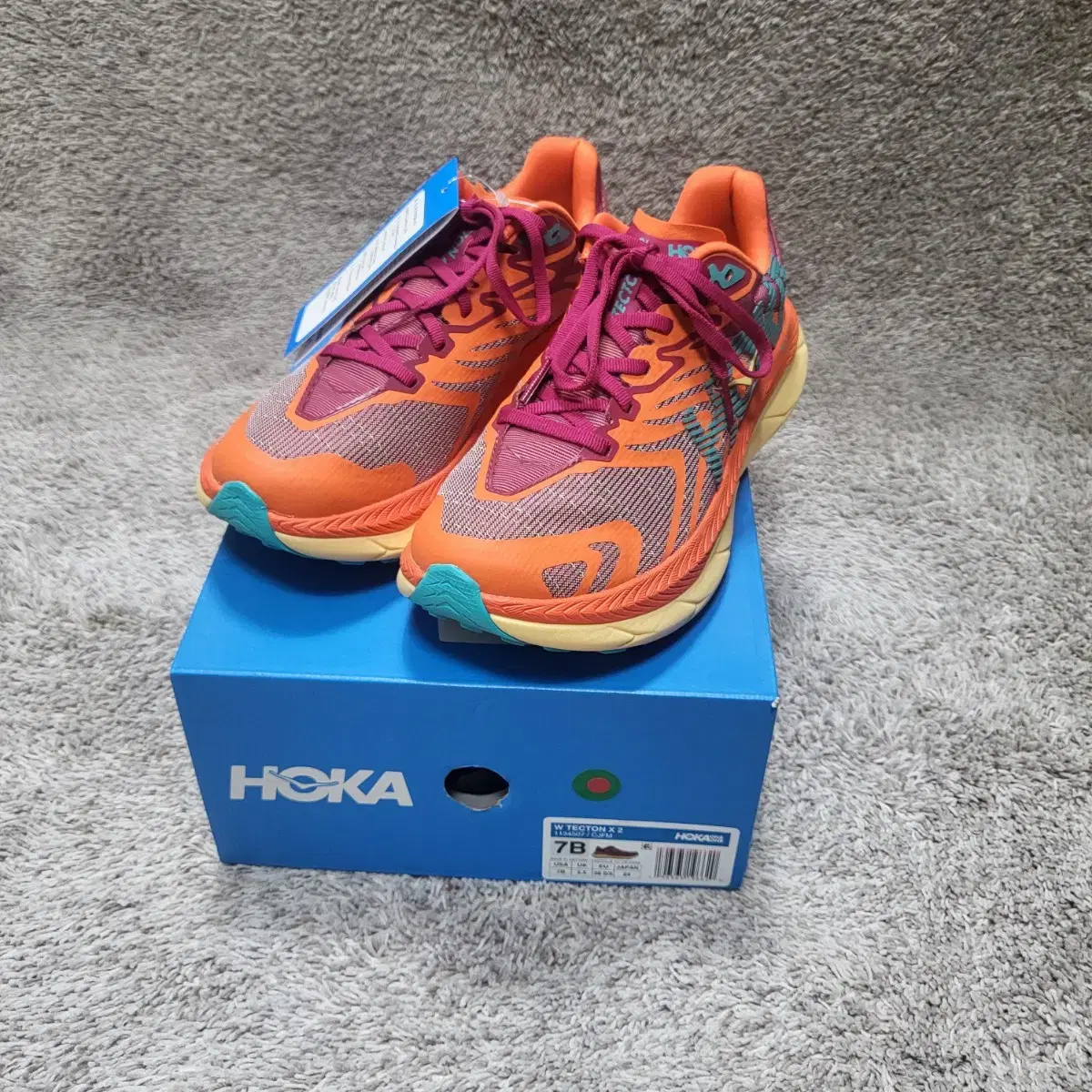 HOKA 호카 TECTON X 2  러닝운동화 새제품 240