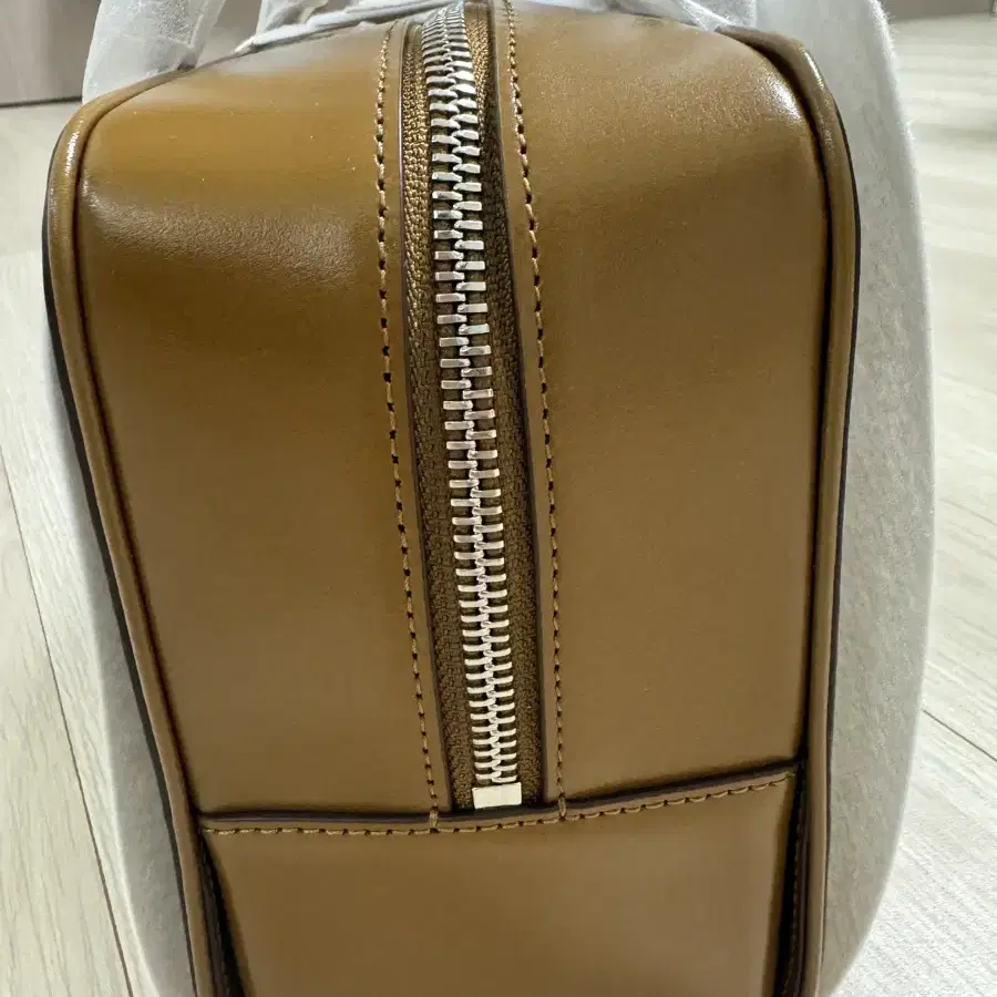 투티에 가방 SAC LOQUET SMALL CARAMEL