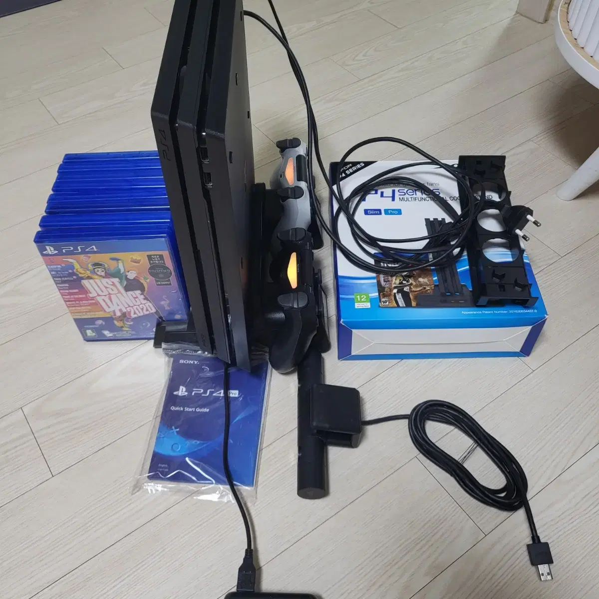 PS4 PRO(7218B) 팝니다.