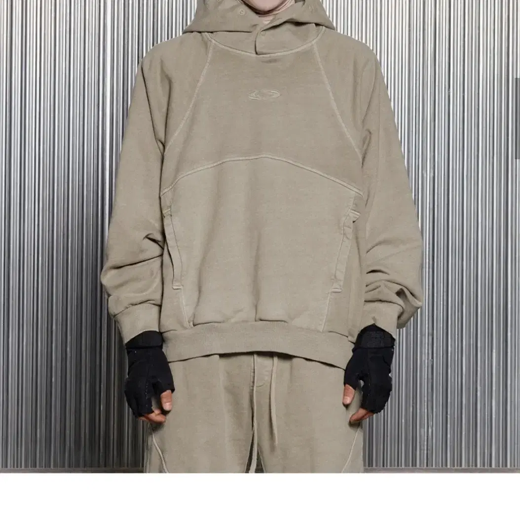 P. DYED STREAMLINE HOODIE [TAUPE]