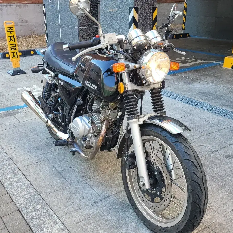 그리폰 125 cc 클래식 바이크 팝니다