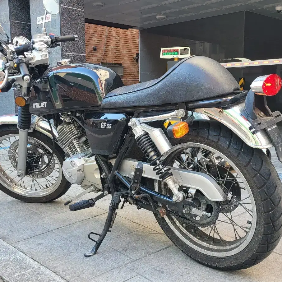 그리폰 125 cc 클래식 바이크 팝니다