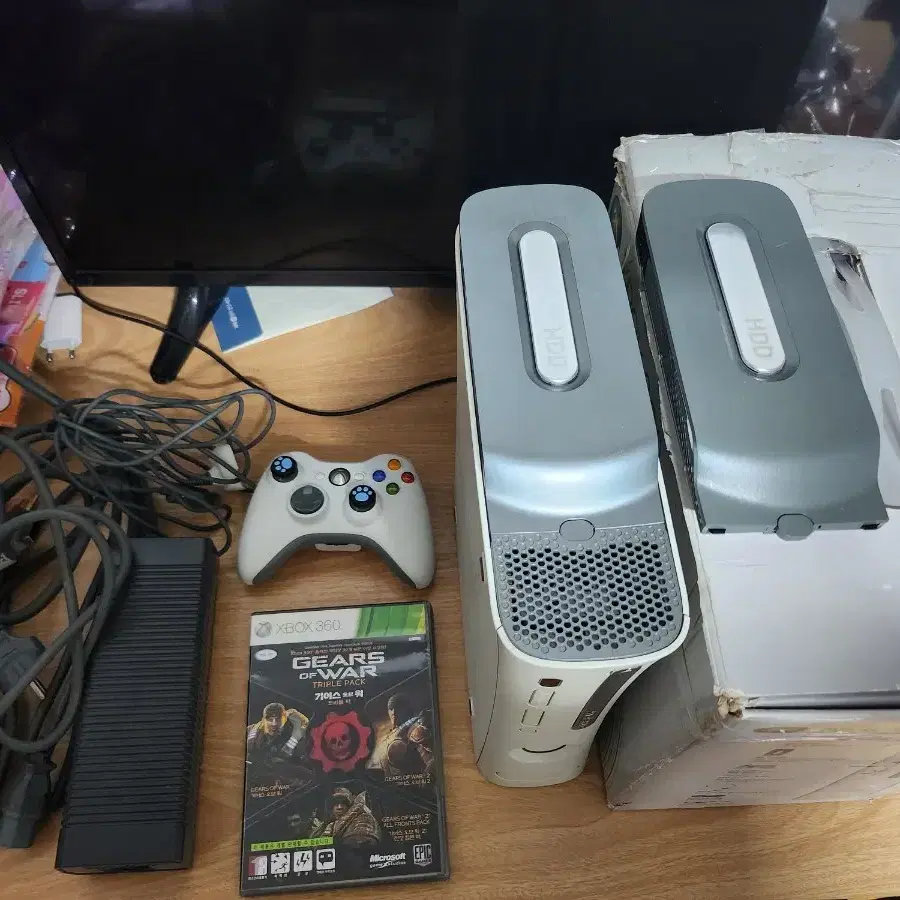 xbox360 박스셋 + 기어스 오브 워 트리플팩