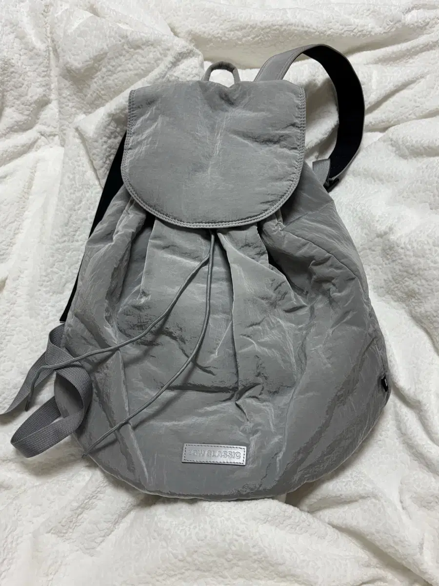 로우클래식 백팩 DRAWSTRING PADDED BACKPACK