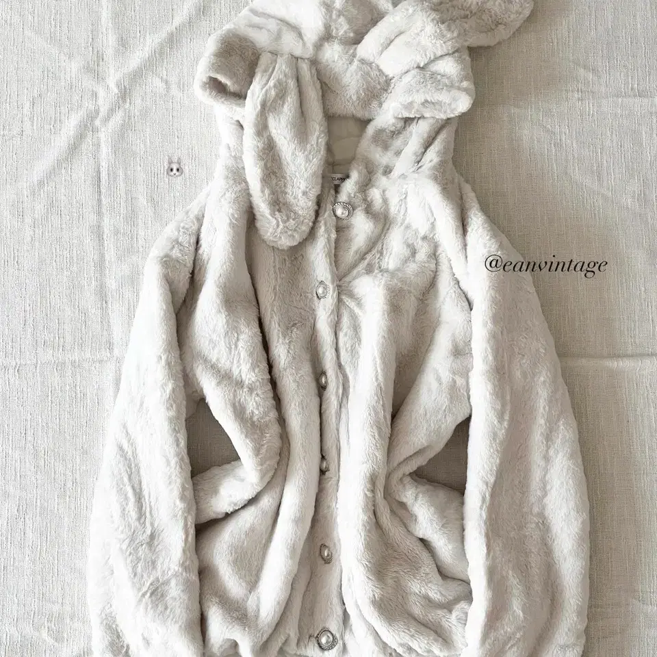 pale white bunny hood zip-up 우사미미 후드집업