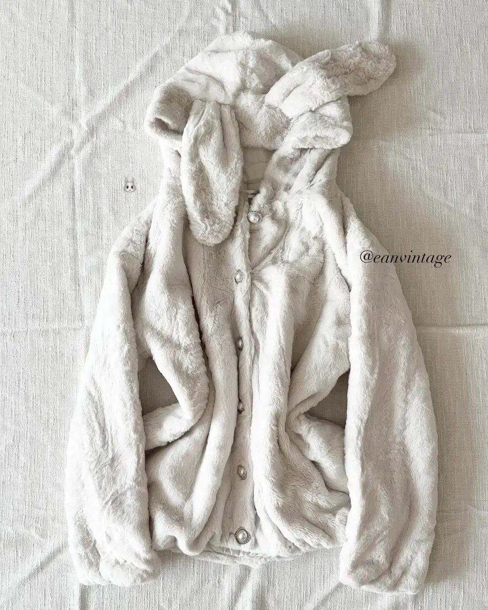 pale white bunny hood zip-up 우사미미 후드집업