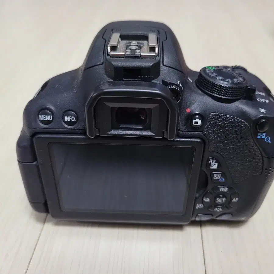 캐논 dslr 카메라 EOS 700D 와 18-55 렌즈 박스세트