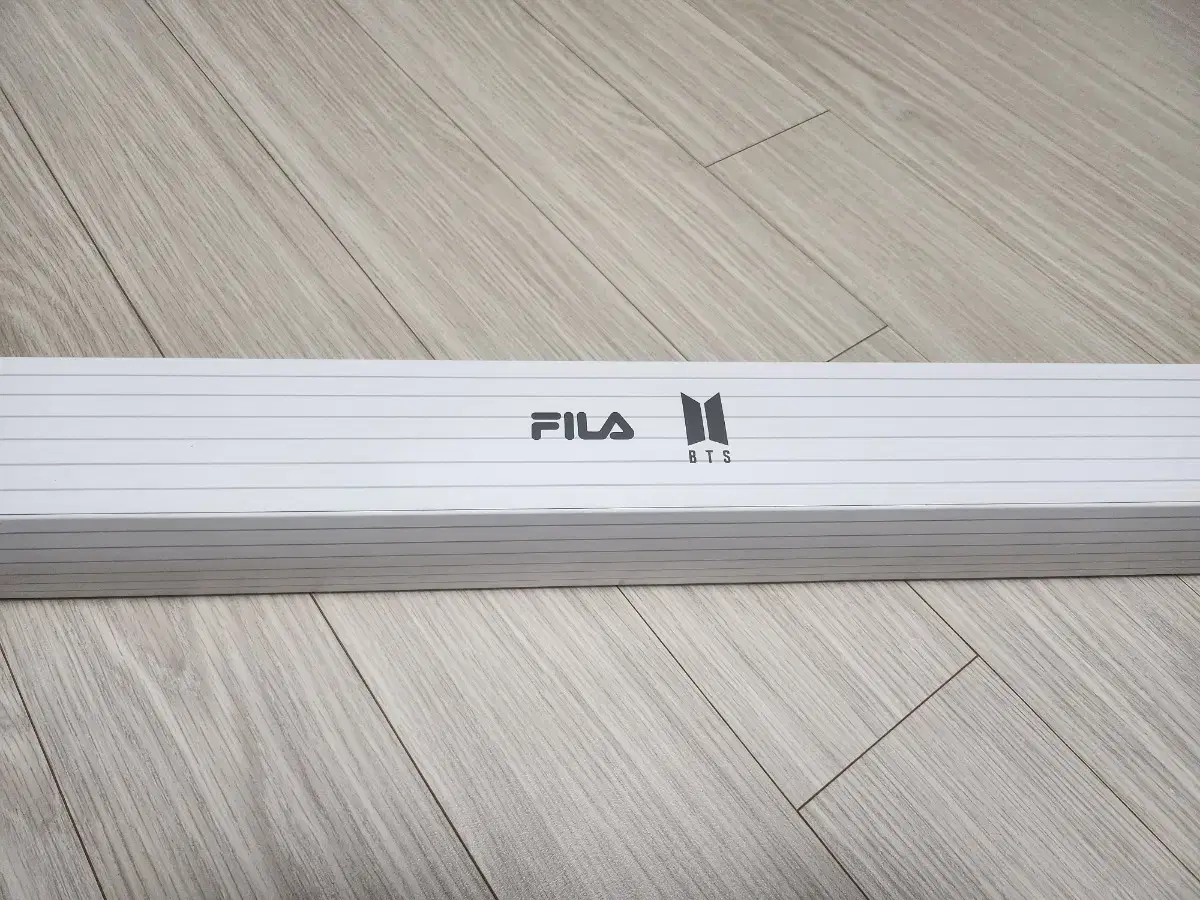 방탄 FILA 포스터