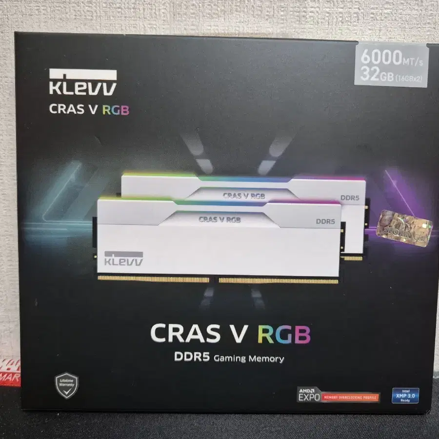 에센코어 KLEVV 6000 CL30 CRAS V RGB 화이트 32G