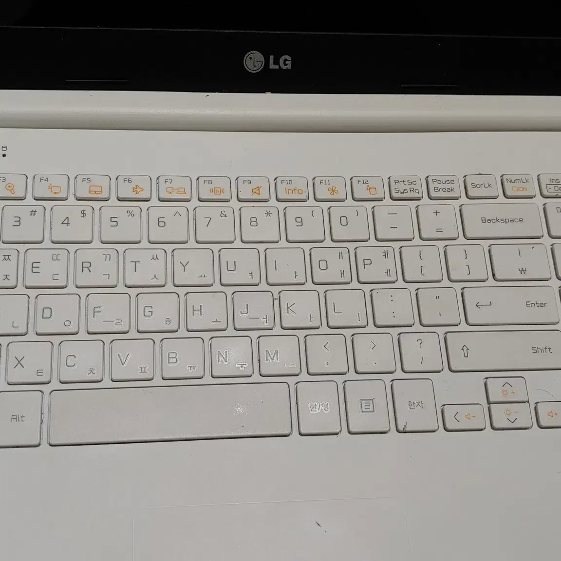 부품용 LG 울트라PC 노트북 (15U340-LR3DK) 팝니다.(파손)