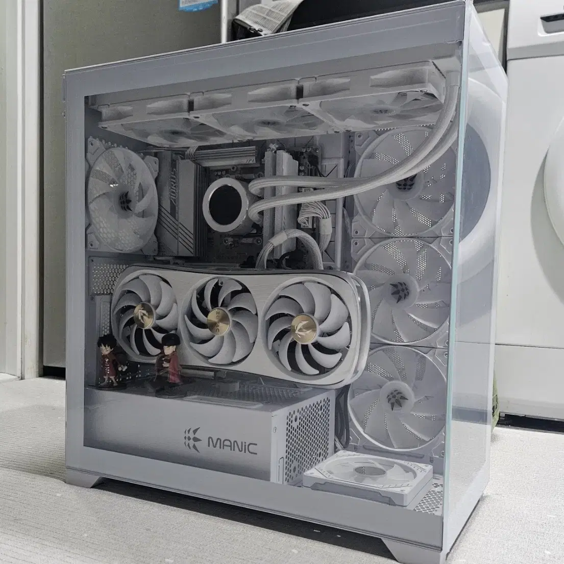 7800x3d 64G RTX4080 화이트