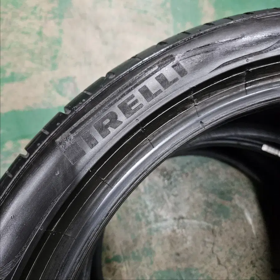 중고 피렐리 275/35R19 & 2753519 타이어 2개 팝니다.