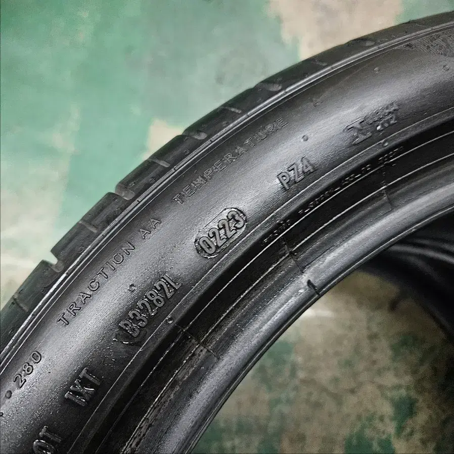 중고 피렐리 275/35R19 & 2753519 타이어 2개 팝니다.