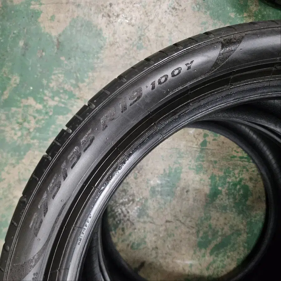 중고 피렐리 275/35R19 & 2753519 타이어 2개 팝니다.